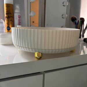 SHEIN White Ribbed Bowl with Gold Feet